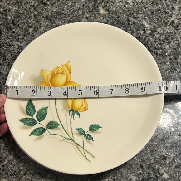 Simplicity Yellow Rose Dinner Plate by Canonsburg the Hallmark of quality 10in - Picture 7 of 7